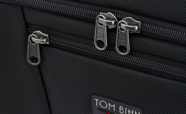 Close-up of the zippers on the front of the bag